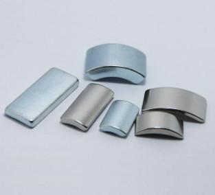 Kundenspezifische geformte Magneten Zn-Beschichtungs-Bogen NdFeB-Magnet-N35-N52 ISO14001