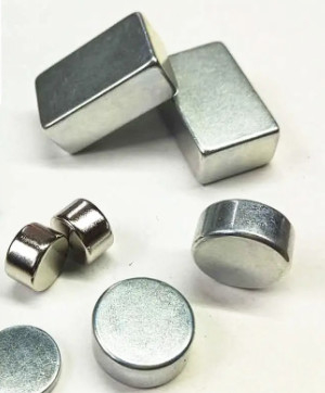 Maßgeschneiderter N35-N52-Block-NdFeB-Magnet mit Hcj 12-30 KOe